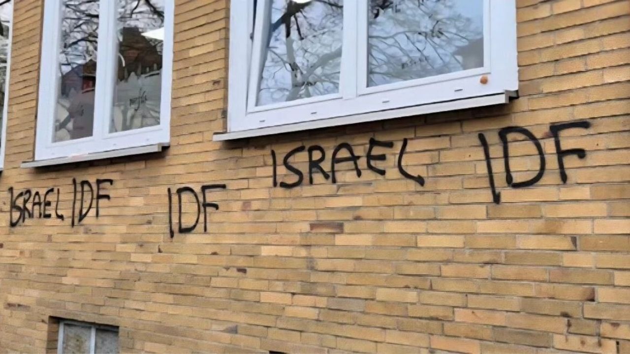 Hannover'de Üç Camiye Saldırı