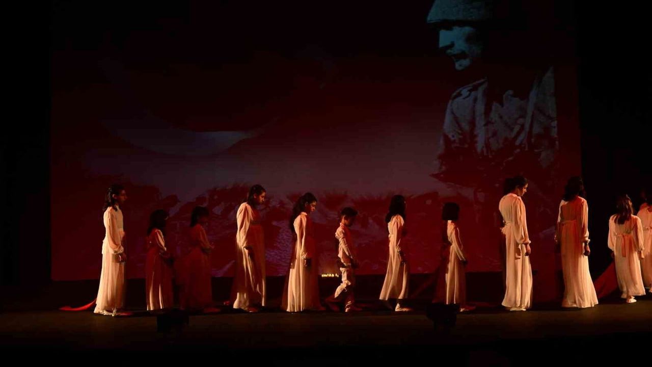 Harman Yeri 1915 Tiyatrosu Duygusal Anlar Yaşattı