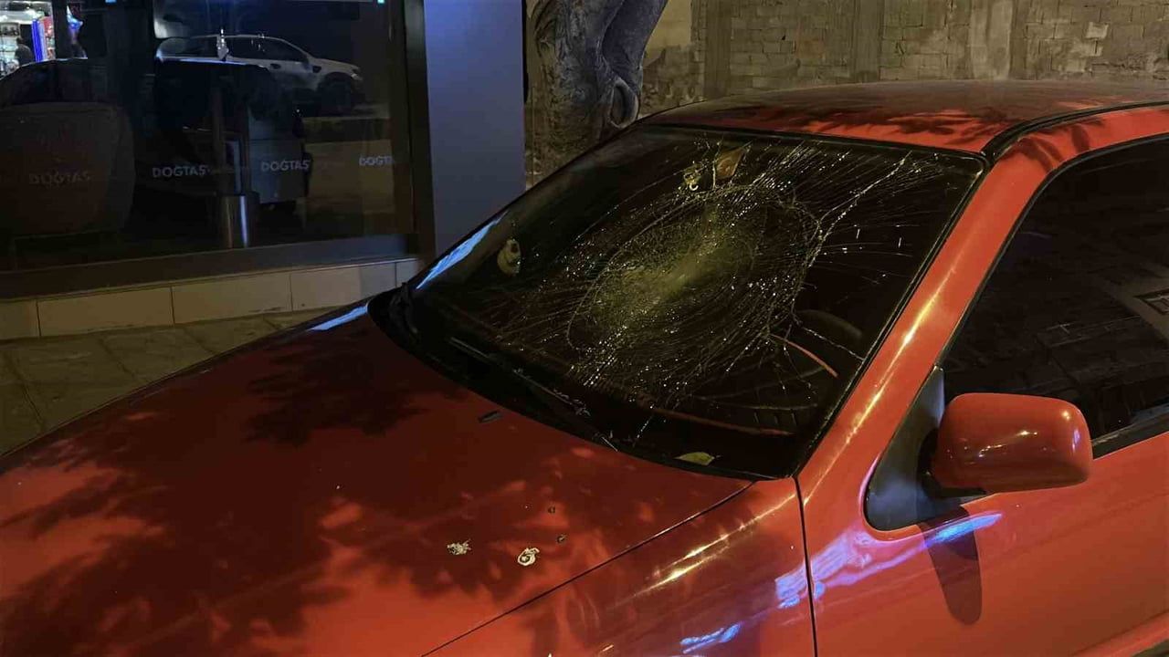 Hatay'da Araç ve İş Yerlerine Saldırı