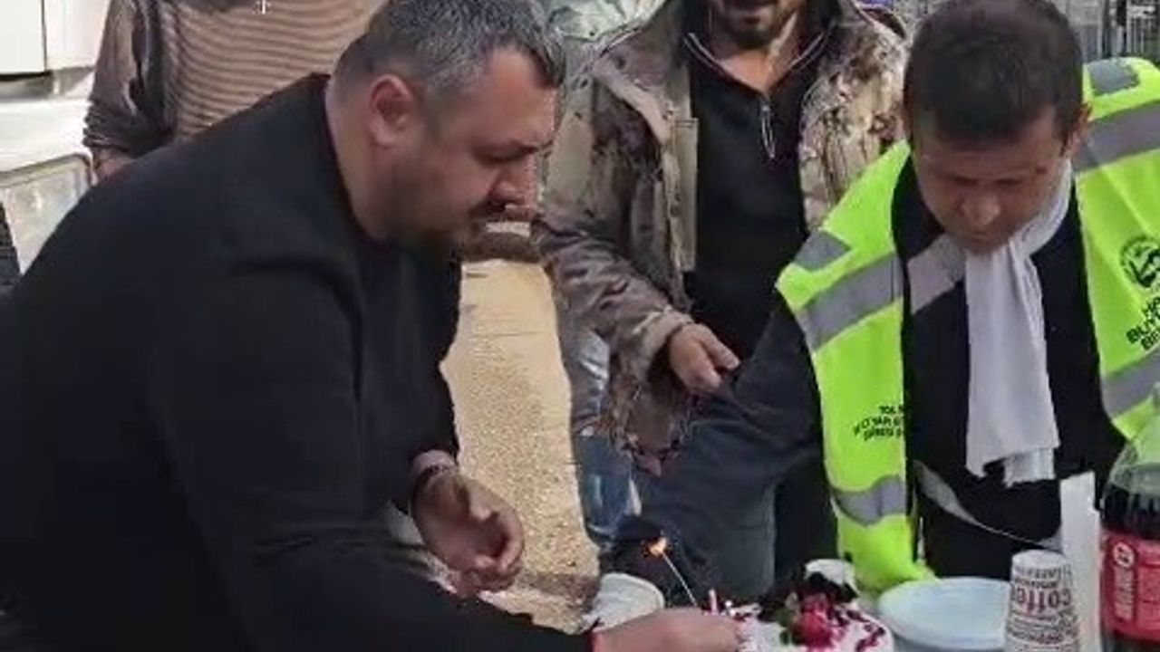 Hatay'da Belediyeye Teşekkür Pastası