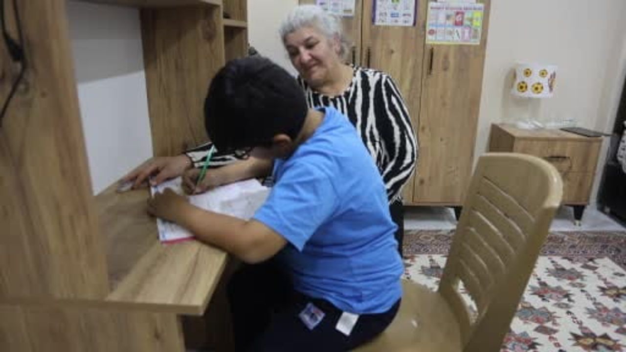 Hatay'da Depremzedelerin Umudu: Arzu Keser ve Torunları