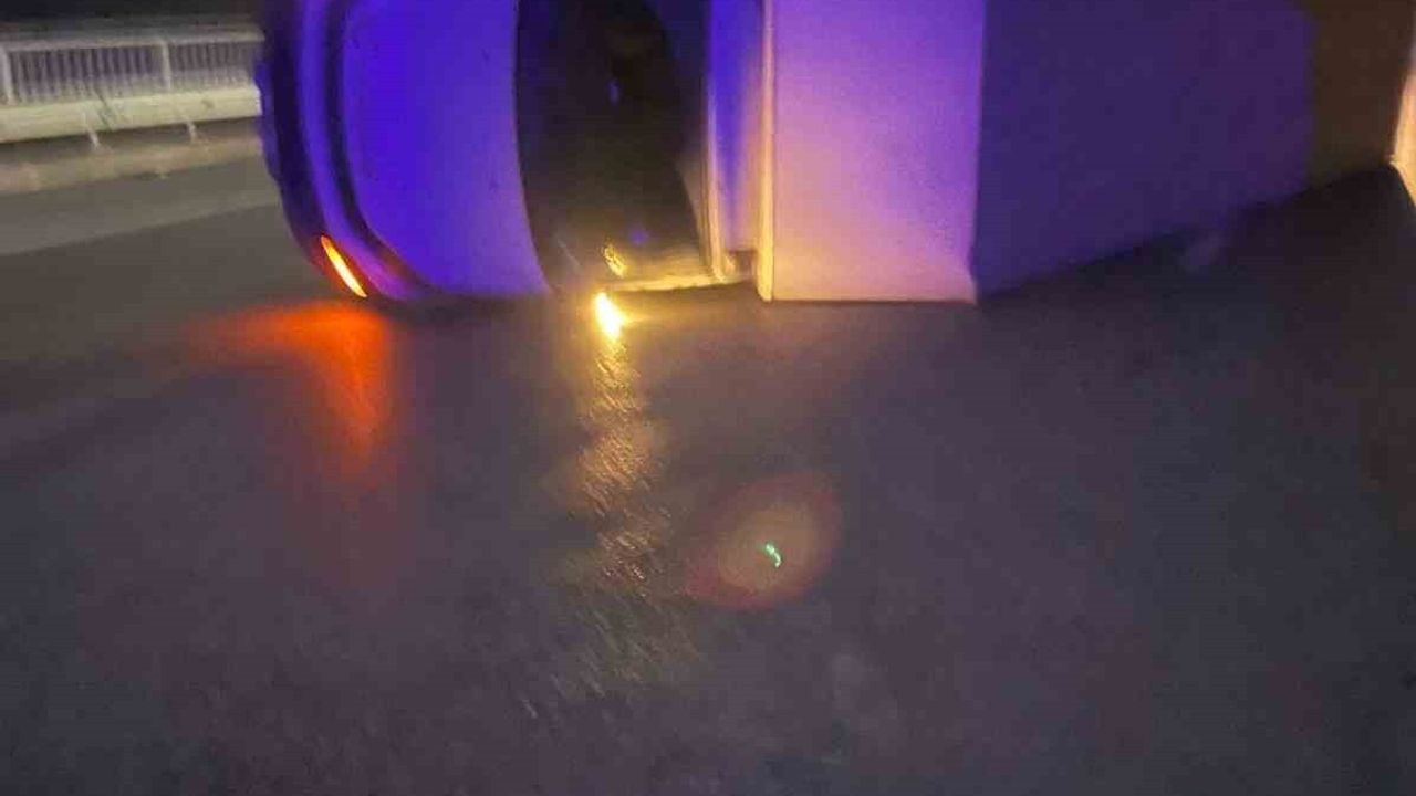 Hatay'da Fırtına Tırları Devirirken