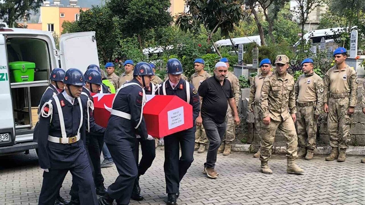 Hatay'da Kansere Yenik Düşen Jandarma Uzman Çavuş Gözü Yaşlı Uğurlandı