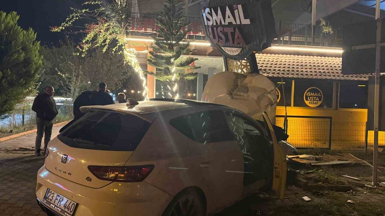 Hatay'da Kaza: Sürücü Araç Bırakıp Kayboldu