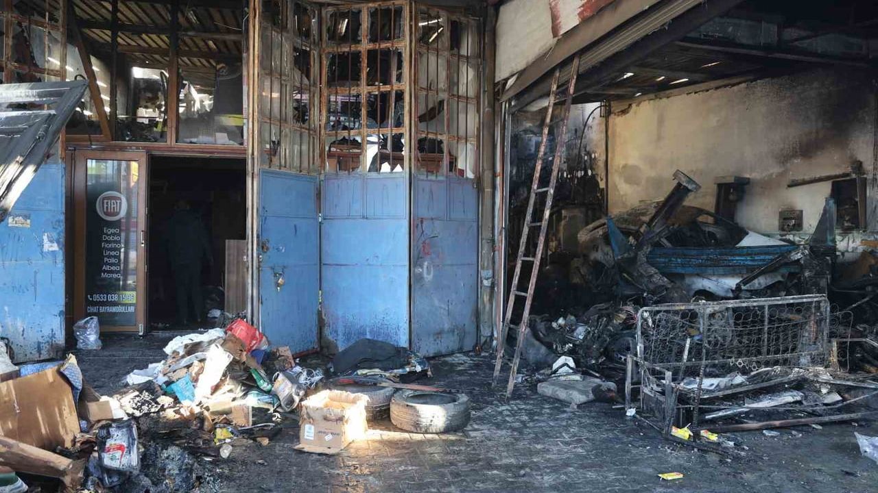 Hatay'da Sanayi Sitesinde Yangın: 9 İş Yeri Kullanılmaz Hale Geldi