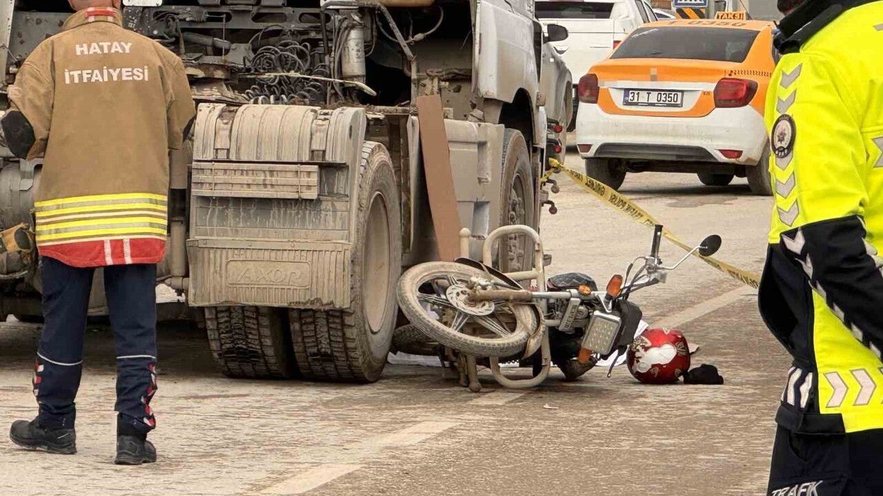 Hatay'da Tırla Çarpışan Motosikletteki Anne ve Bebek Hayatını Kaybetti