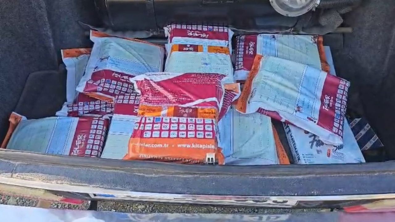 Hatay'daki Depremzede Öğrencilere 8 Bin Ücretsiz Deneme Kitapçığı Dağıtıldı