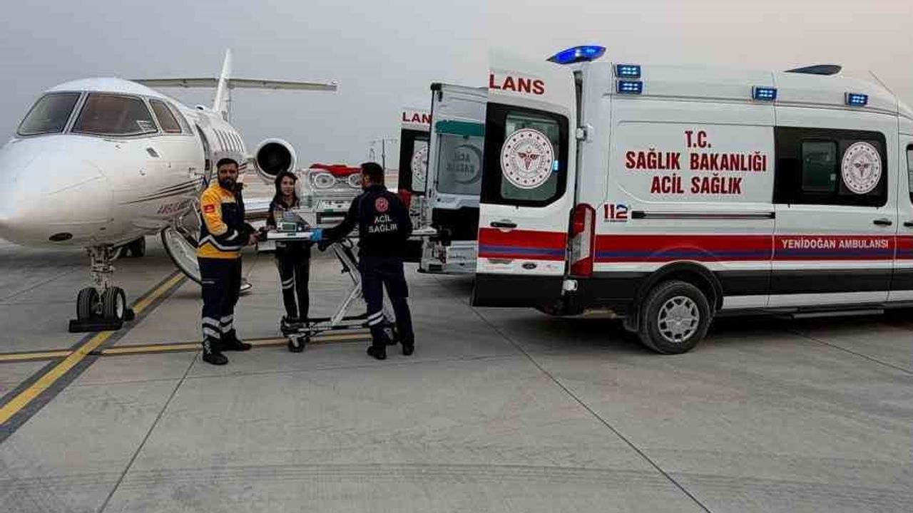 Hava Ambulansı 6 Günlük Bebeği İstambul'a Taşıdı