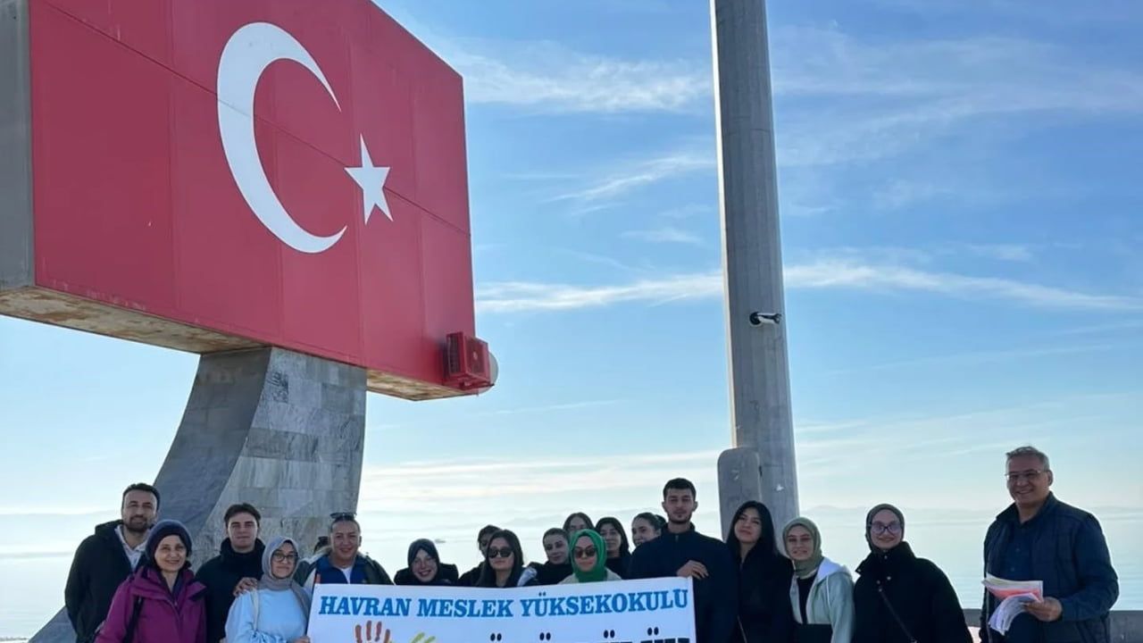 Havran MYO Öğrencileri Akçay'da Çevre Temizliği Yaptı