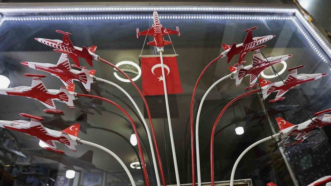 Hayalindeki Pilotluk: 60 Yıldır Uçak Maketi Toplayan Atilla Demirbaş