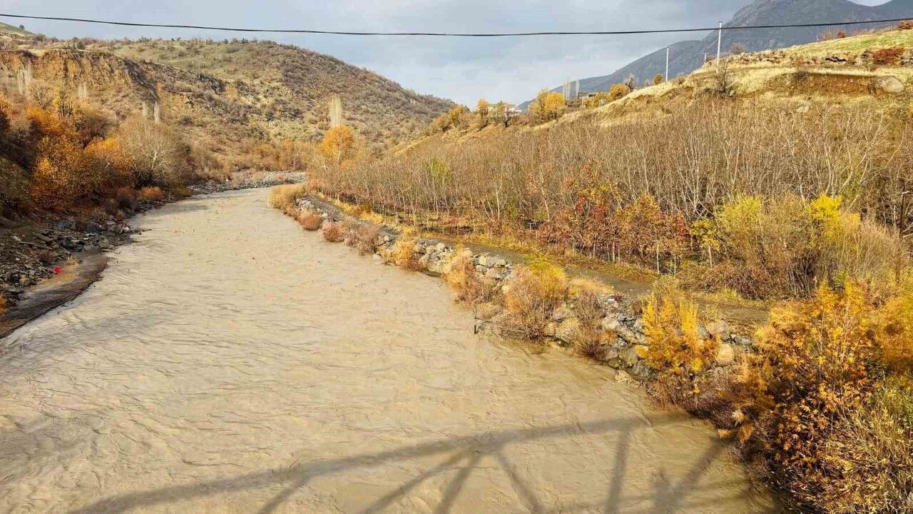 Hezil Çayı'nda su seviyesi yükseldi