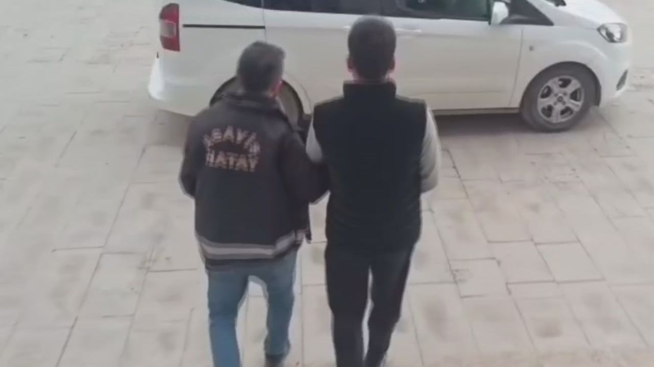 Hırsızın Camekandan Telefon Çalma Anı Güvenlik Kamerasında