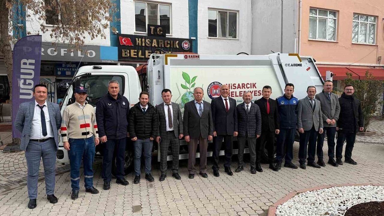 Hisarcık Belediyesi Yeni Çöp Toplama Aracını Hizmete Aldı