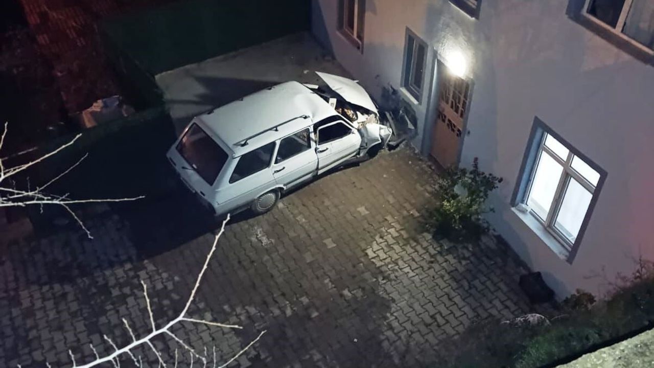 Hisarcık'ta Trafik Kazası: 1 Ölü, 1 Yaralı