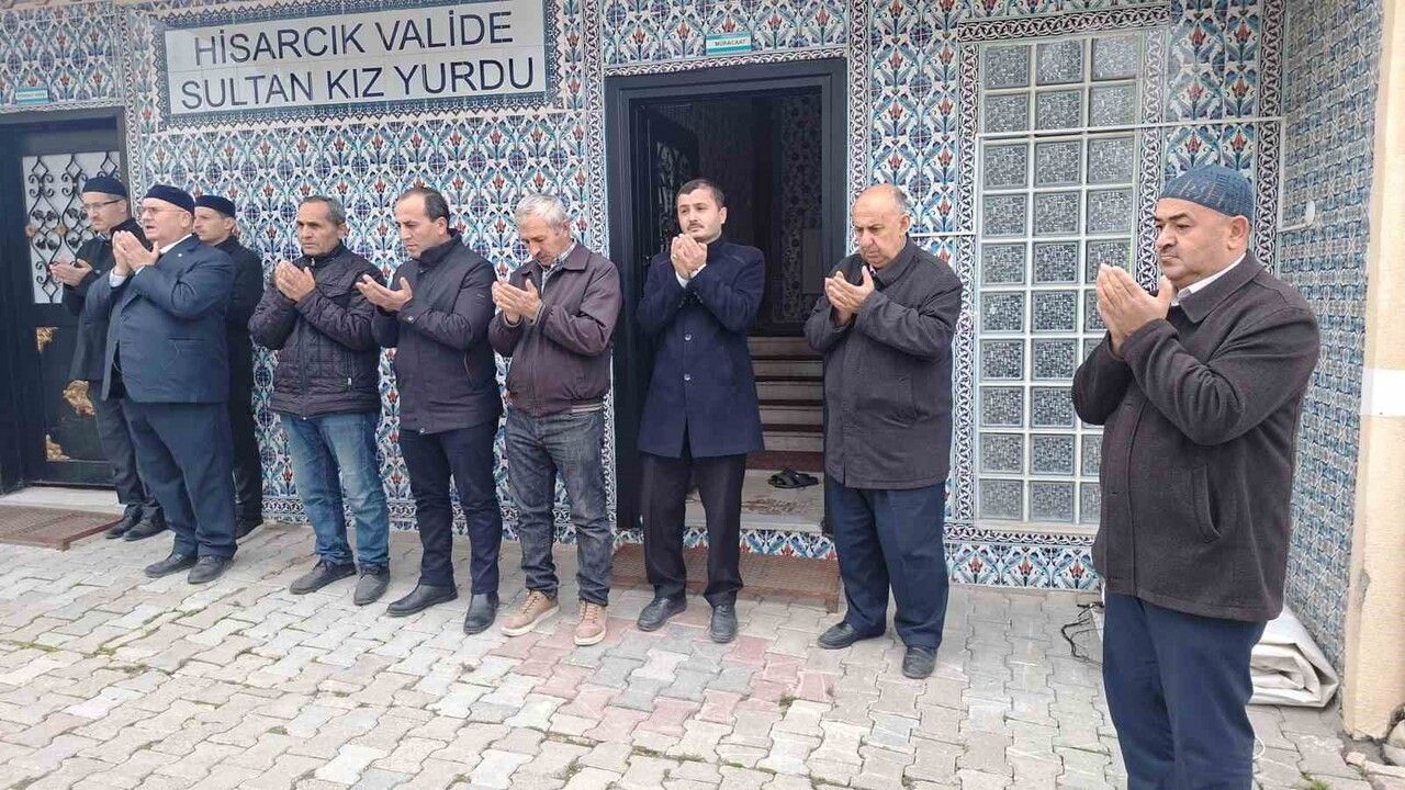 Hisarcık'ta Umre Kafilesinin Uğurlama Töreni