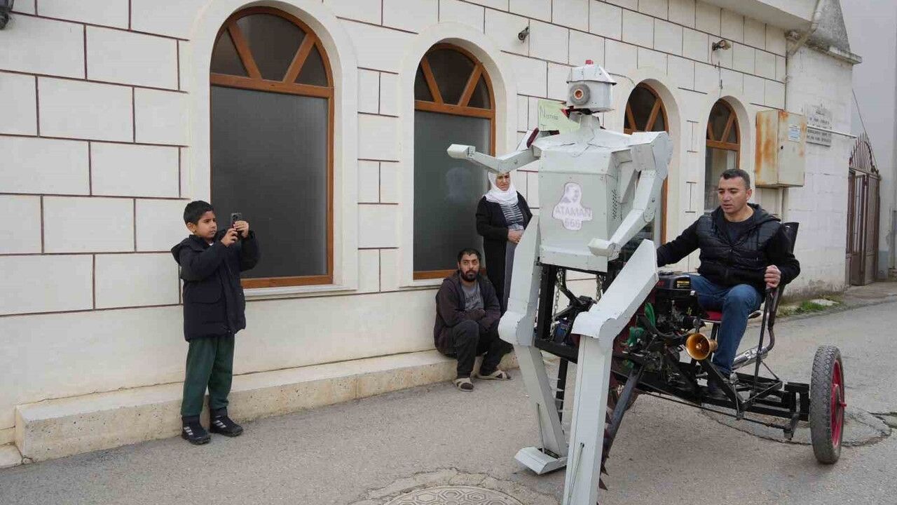 Hurda Malzemelerden Robot Tasarladı: Görenler Şaşkın