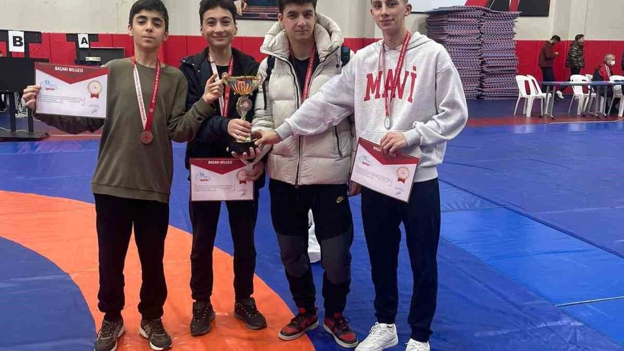 İhlas Koleji Güreş Takımı Çifte Başarı Elde Etti