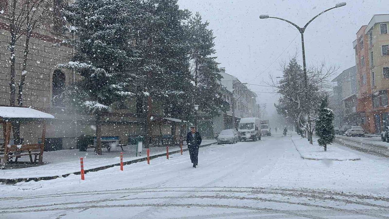 İhsangazi'de Çocuklar Karla Eğlendi