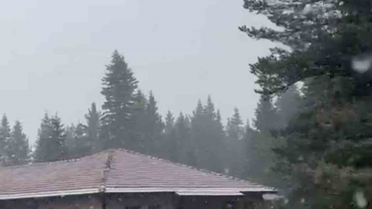 Ilgaz Dağı'nda Kar Yağışı Başladı