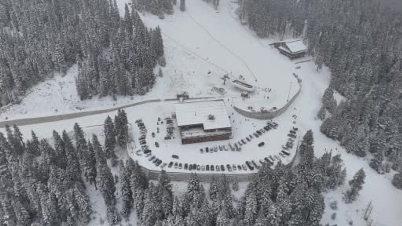 Ilgaz Dağı'ndaki Yurduntepe Kayak Merkezi'nde Kayak Sezonu Açıldı