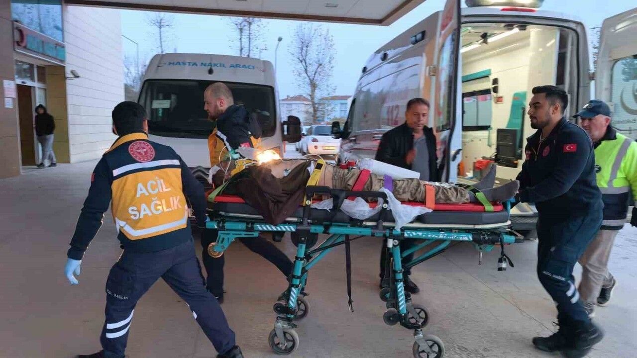 İnegöl'de Kontrolden Çıkan Minibüs Şarampole Yuvarlandı: 1 Yaralı