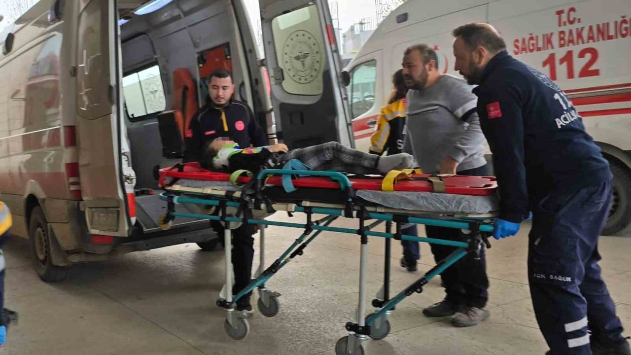 İnegöl'de Ticari Araç Kazası: 1'i Çocuk 2 Yaralı