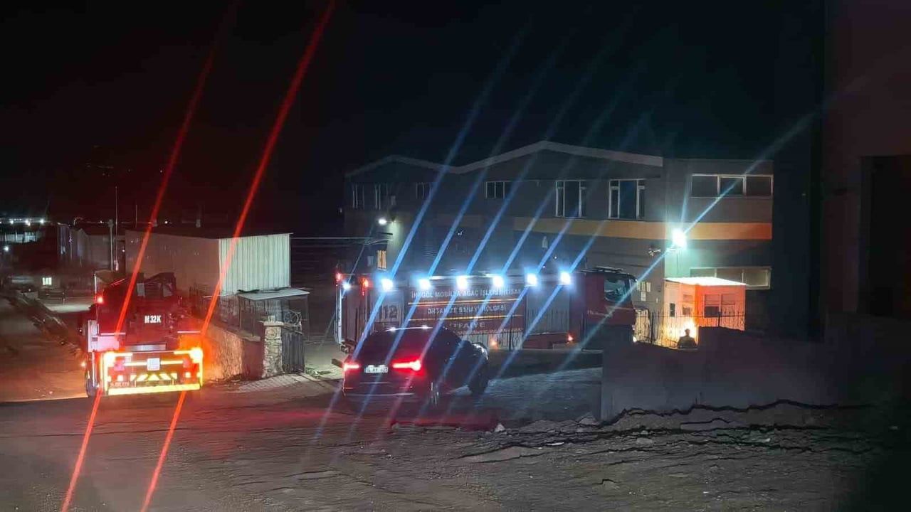 İnegöl'deki Mobilya Fabrikasında Trajik Kaza: İşçi Hayatını Kaybetti