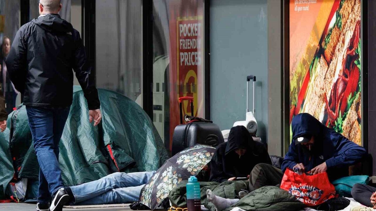 İngiltere'de Evsizlik Krizi: 382 Bin Kişi Barınma Sorunu Yaşıyor