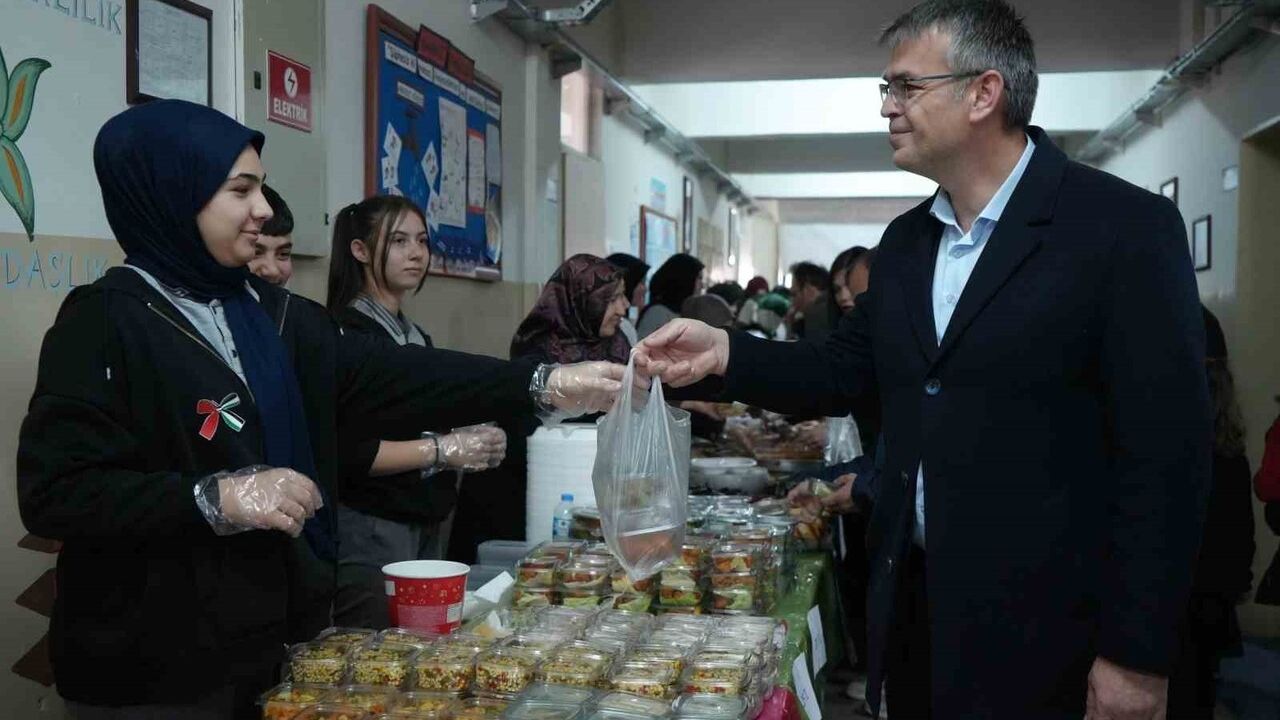 İnsan Hakları Günü’nde Filistin ve Doğu Türkistan'a Dikkat