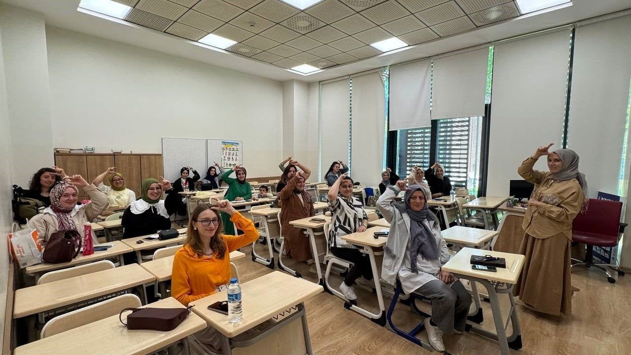 İşaret Dili Eğitimi ile İletişim Engelleri Aşılıyor