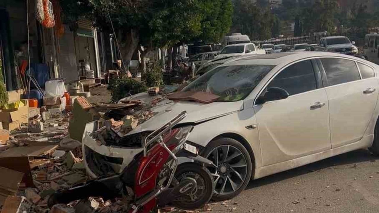 İskenderun'da Fırtına, Araçları Yıktı