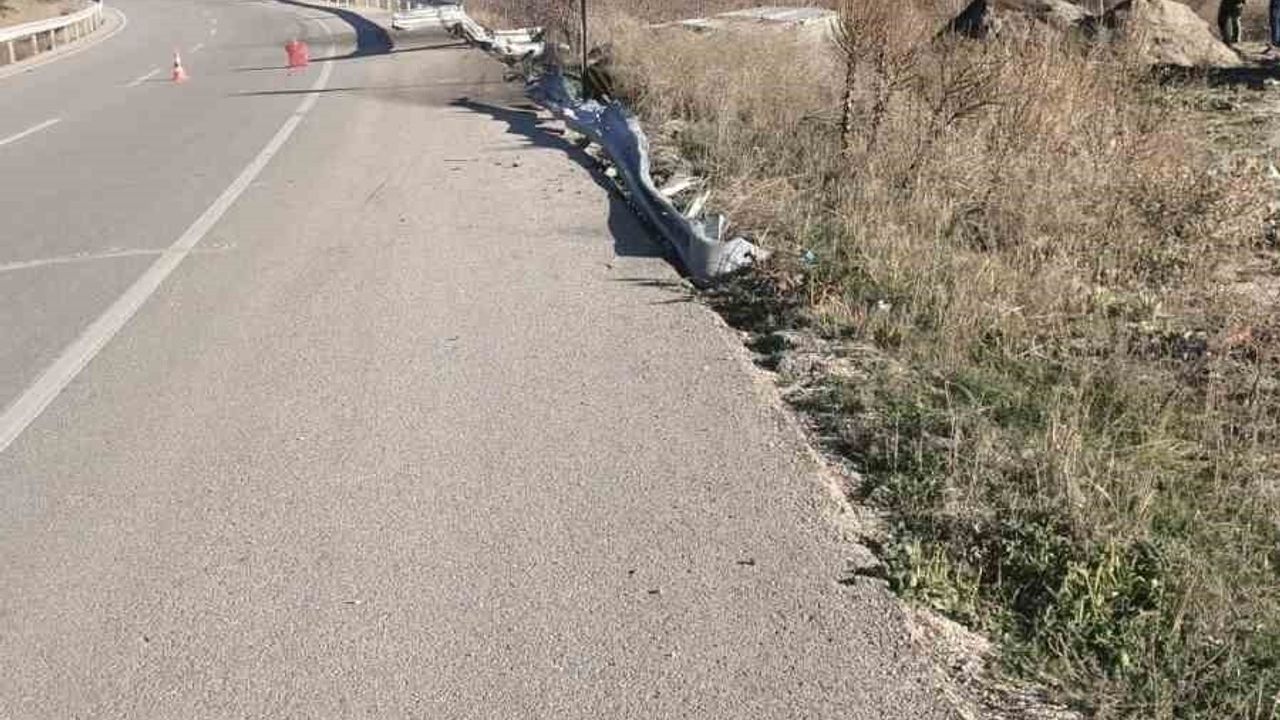 Isparta'da Kamyon Devrildi: Sürücü Yaralı