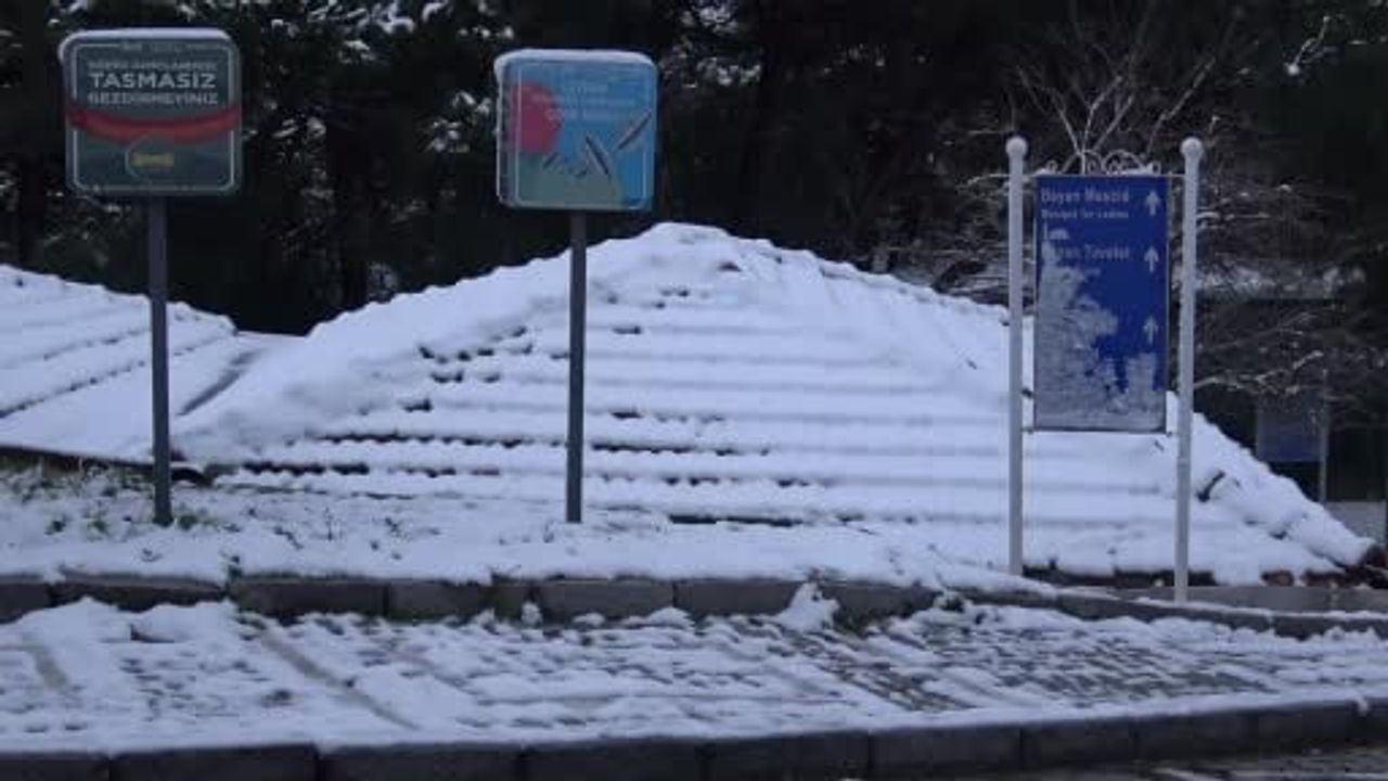 İstanbul'da Beklenen Kar Yağışı: Çamlıca Beyaz Örtüyle Kaplandı