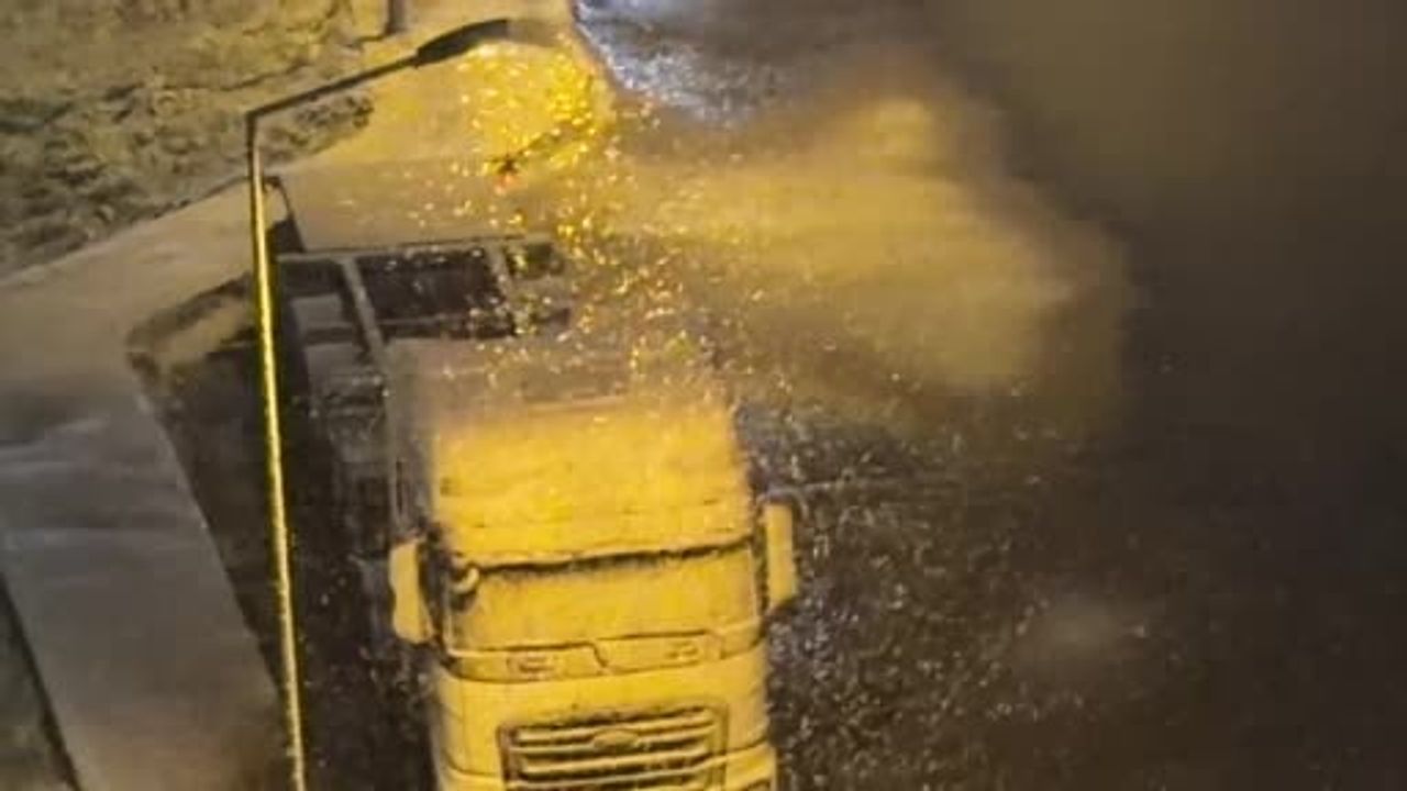 İstanbul'da Kar Yağışı Etkisini Gösteriyor