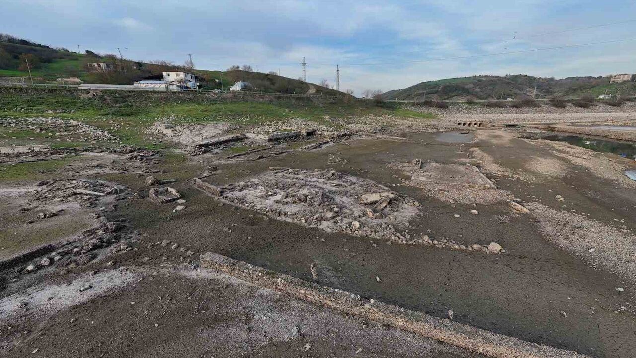 İstanbul'da Kuraklık Kayıt Altında: Sazlıdere Barajı'ndaki Su Seviyesi Düşüyor