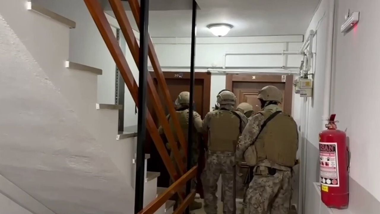 İstanbul'da Suç Örgütüne Baskın: 20 Gözaltı