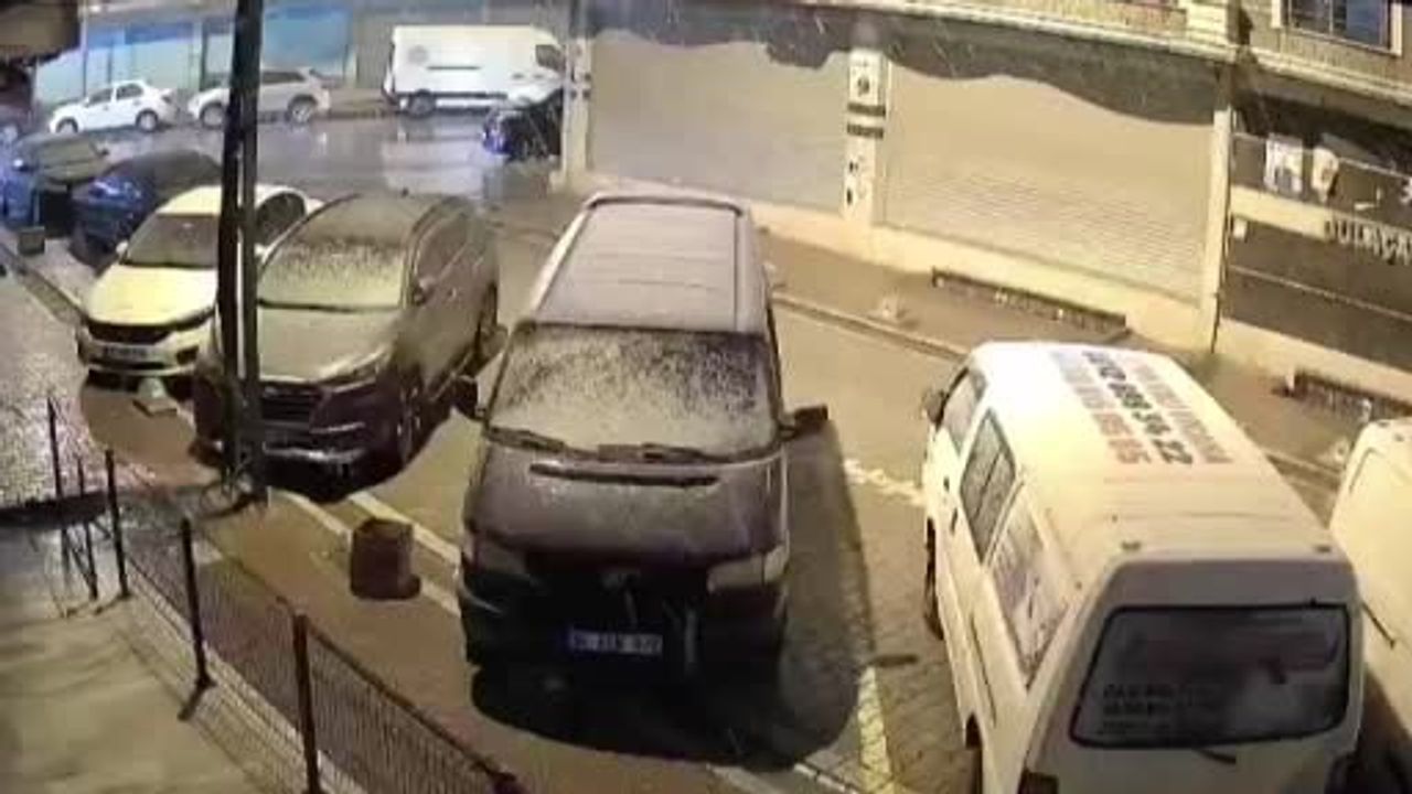 İstanbul'da Yoğun Kar Yağışı Devam Ediyor