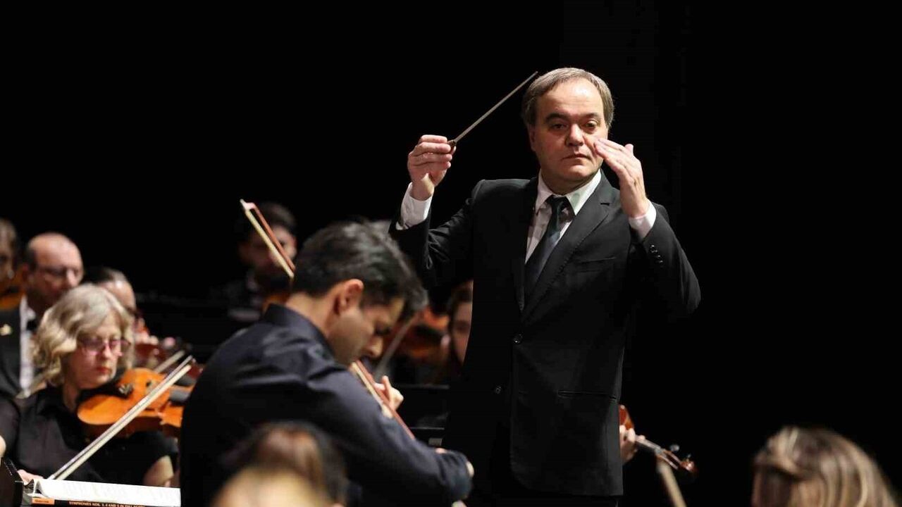 İstanbul Devlet Senfoni Orkestrası'nda Robert Lakatos ile Unutulmaz Bir Akşam