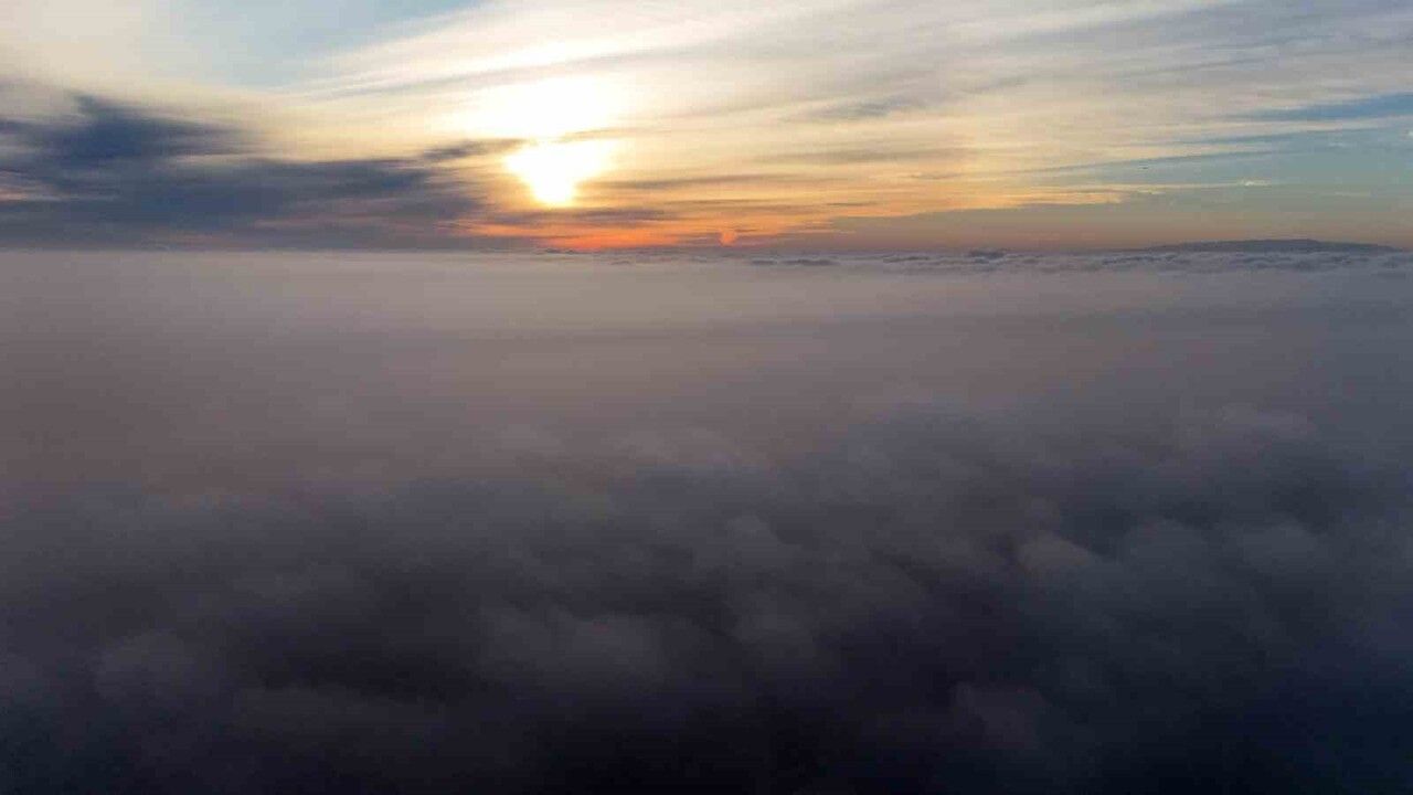 İstanbul Sisle Kaplandı, Bulutların Üstünde Kartpostallık Görüntüler