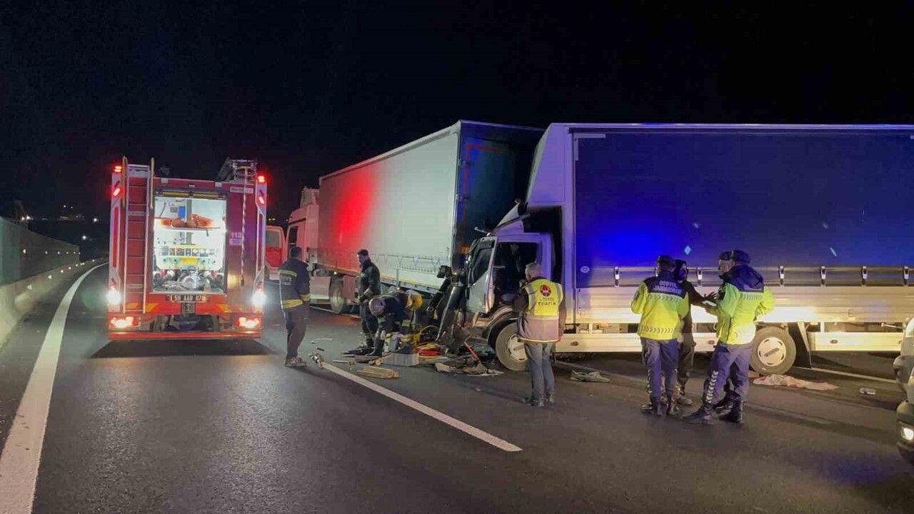 İstanbul TEM Otoyolu'nda Zincirleme Kaza: 4 Yaralı