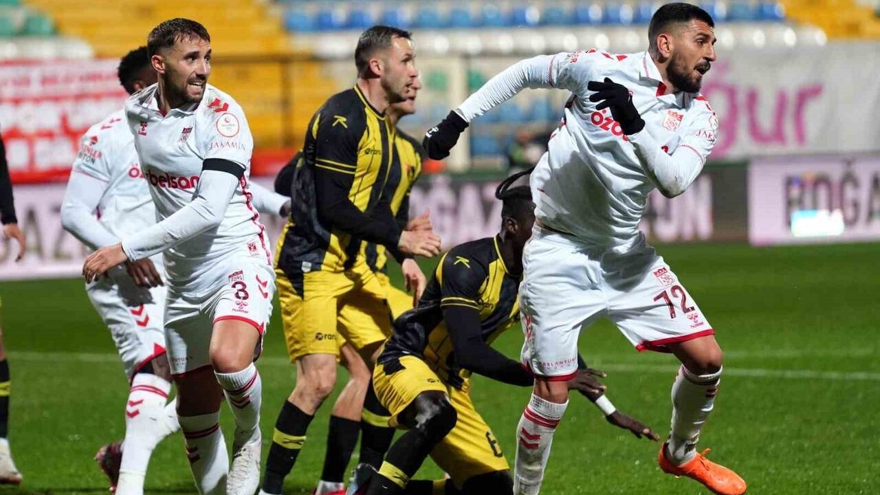İstanbulspor, Özbelsan Sivasspor'u 2-1 Mağlup Etti