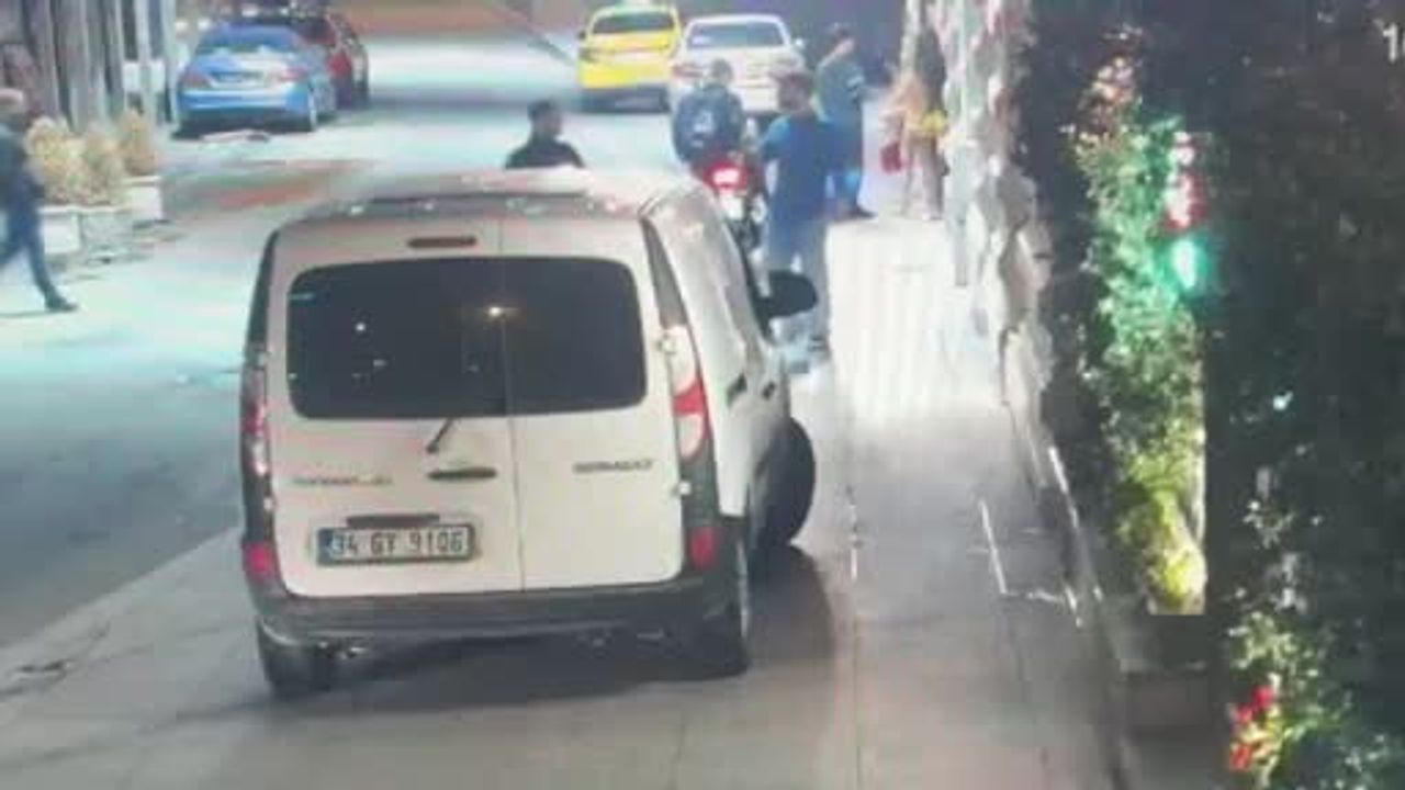 İstiklal Caddesi'nde Hırsızlık Olayı: Telefonu Çalan Zanlı Yakalandı