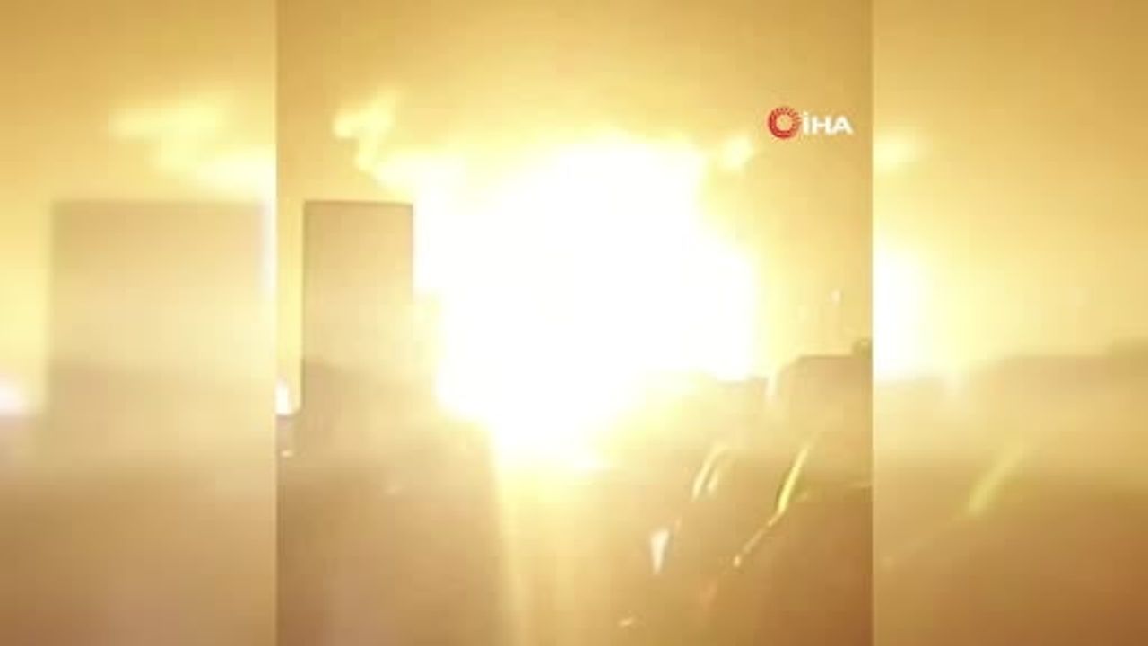 İtalya Otoyolunda Yakıt Tankeri Patladı