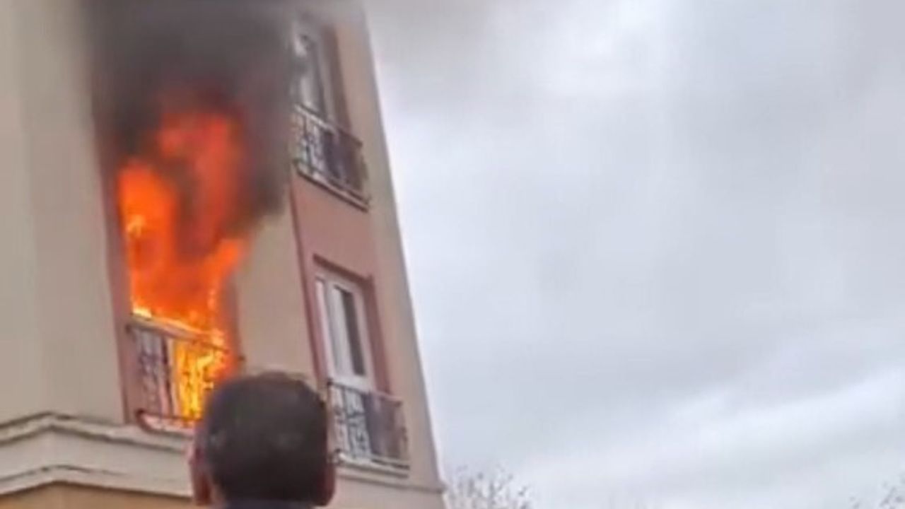 İtfaiye Eri Oksijen Maskesiyle Hayatı Kurtardı