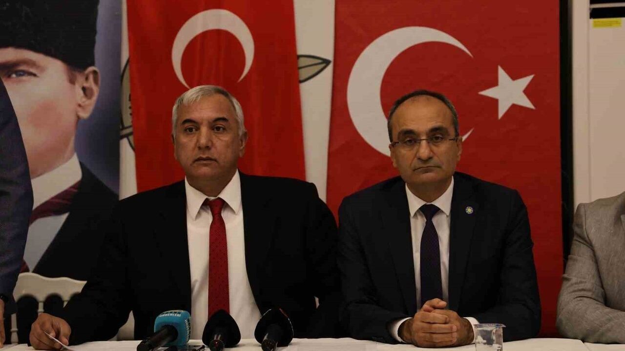 İYİ Parti'de İstifalar: 5 İlçe Başkanı Görevlerini Bıraktı