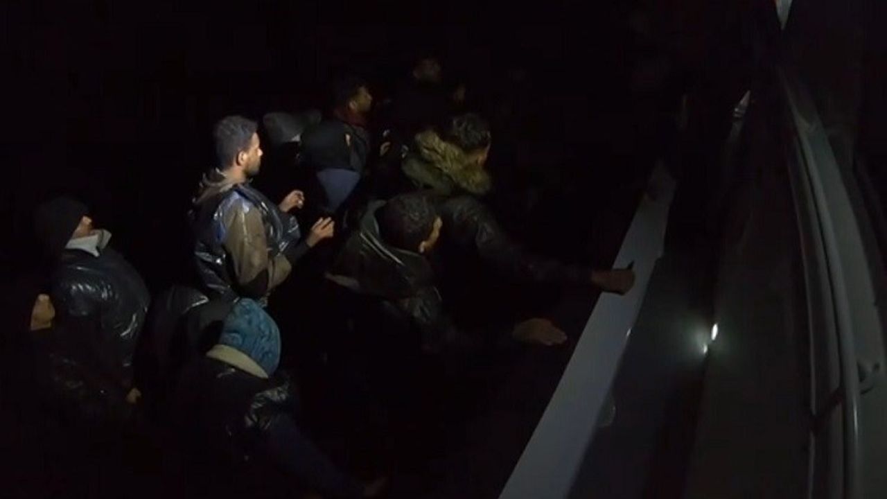 İzmir Açıklarında Düzensiz Göçmen Kurtarıldı