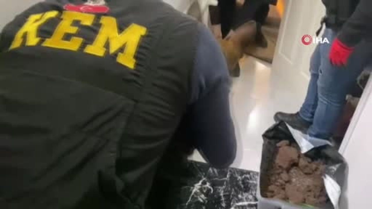 İzmir'de 18 Zehir Taciri Tutuklandı