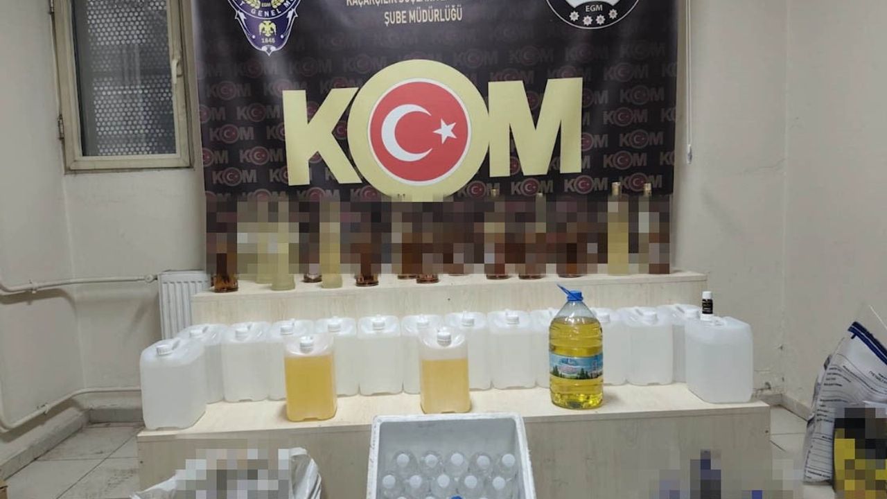 İzmir'de Kaçakçılık Operasyonu: Üç Kişi Tutuklandı
