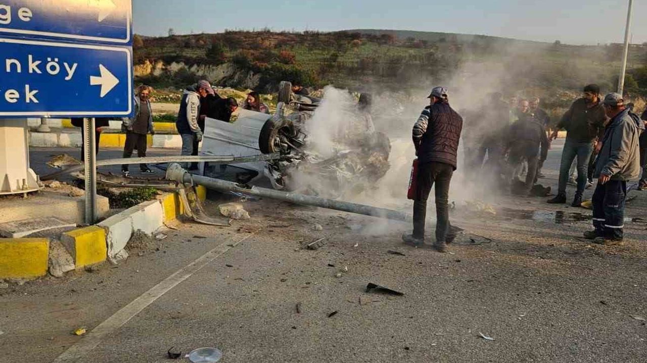 İzmir'de Kontrolden Çıkan Araçta Gelin ve Kaynana Yaralandı