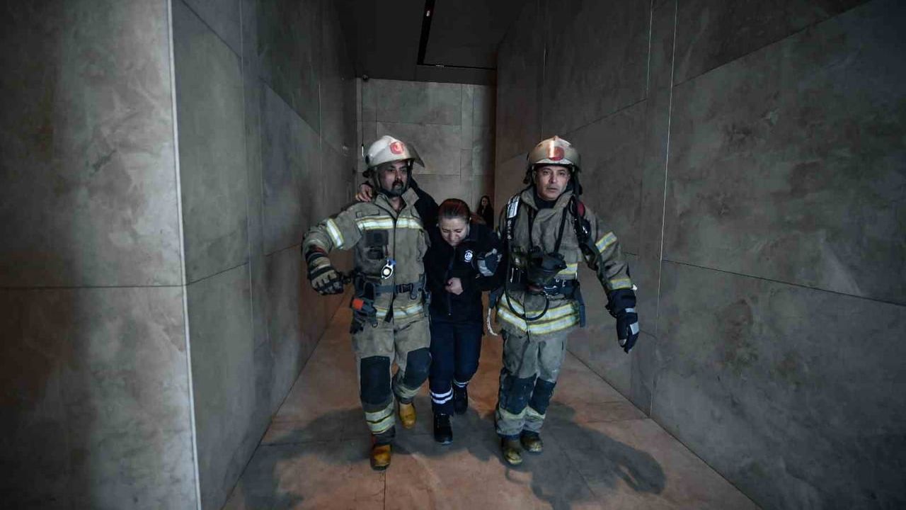 İzmir'de Nefes Kesici Yangın Tatbikatı Gerçekleştirildi